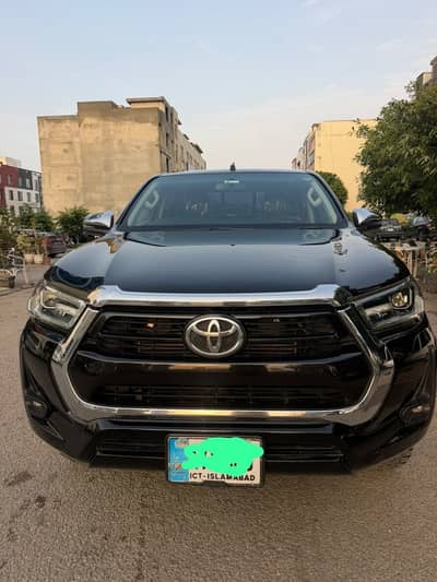 Toyota Hilux revo v 2022