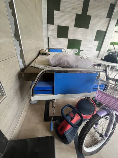 Hospital bed Manila variant in perfect condition is up for sell