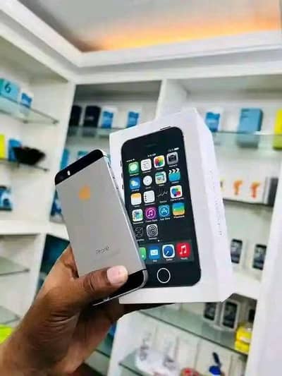 Apple iPhone 5s 64GB full box Whatsapp no 03268751284