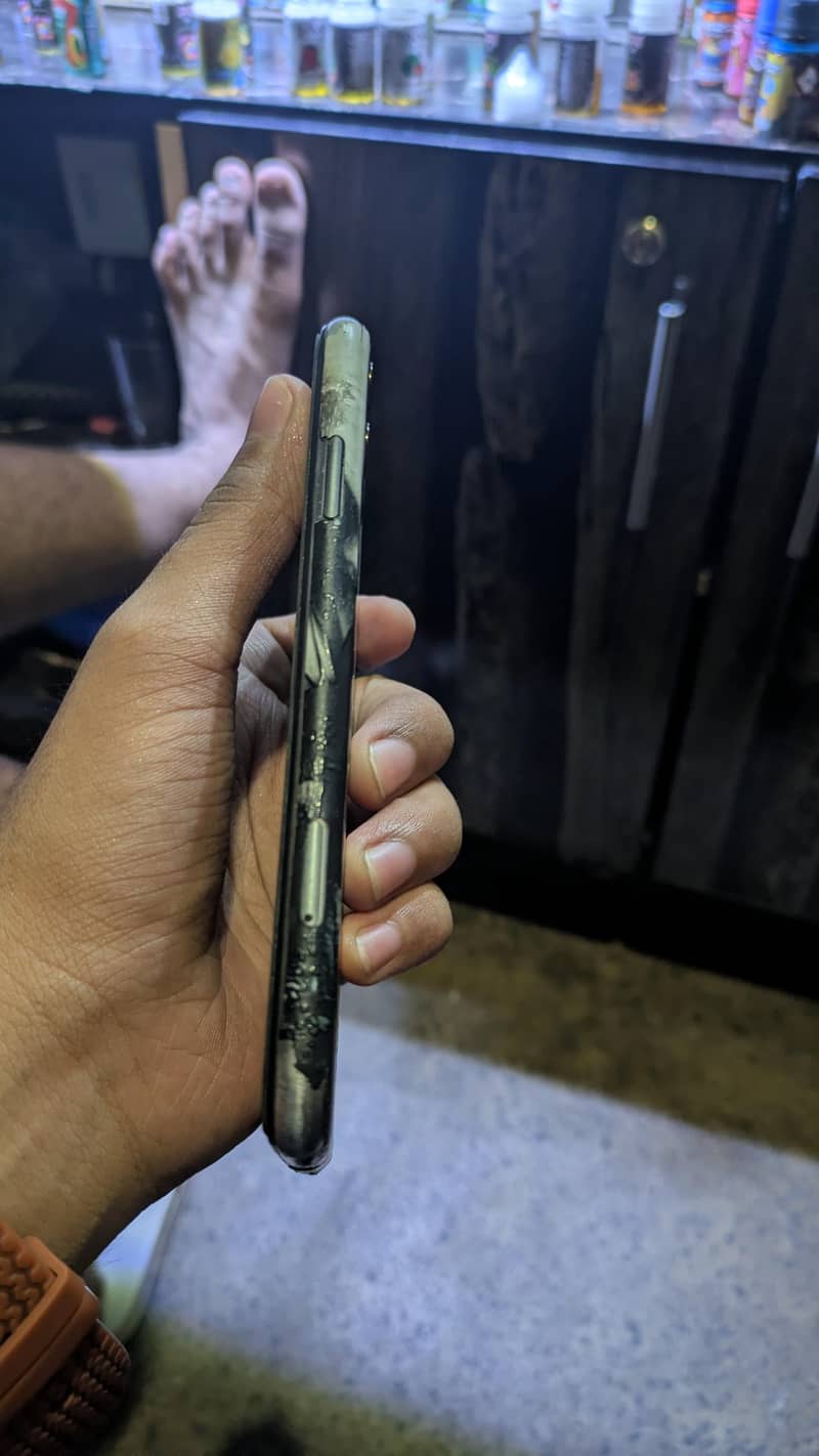 Apple iPhone 11 3