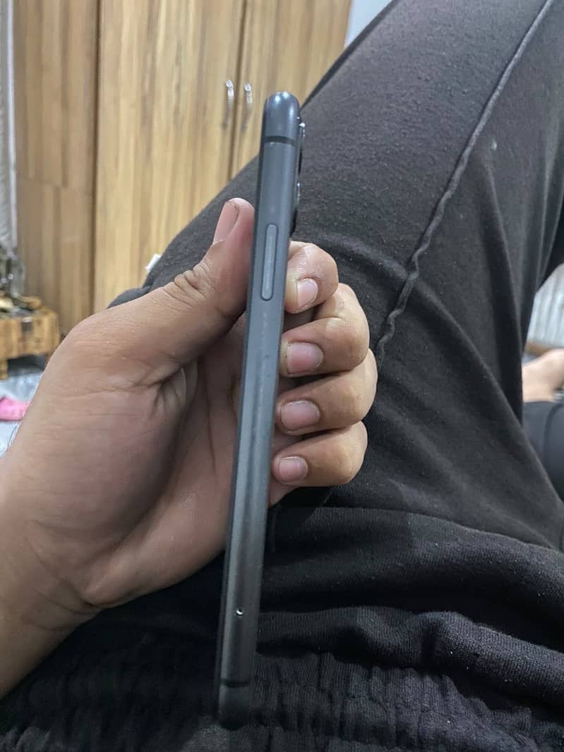 Apple iPhone 11 3