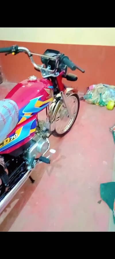 Honda CD 70(25/26)11month first hand used KM 1800 and karachi register