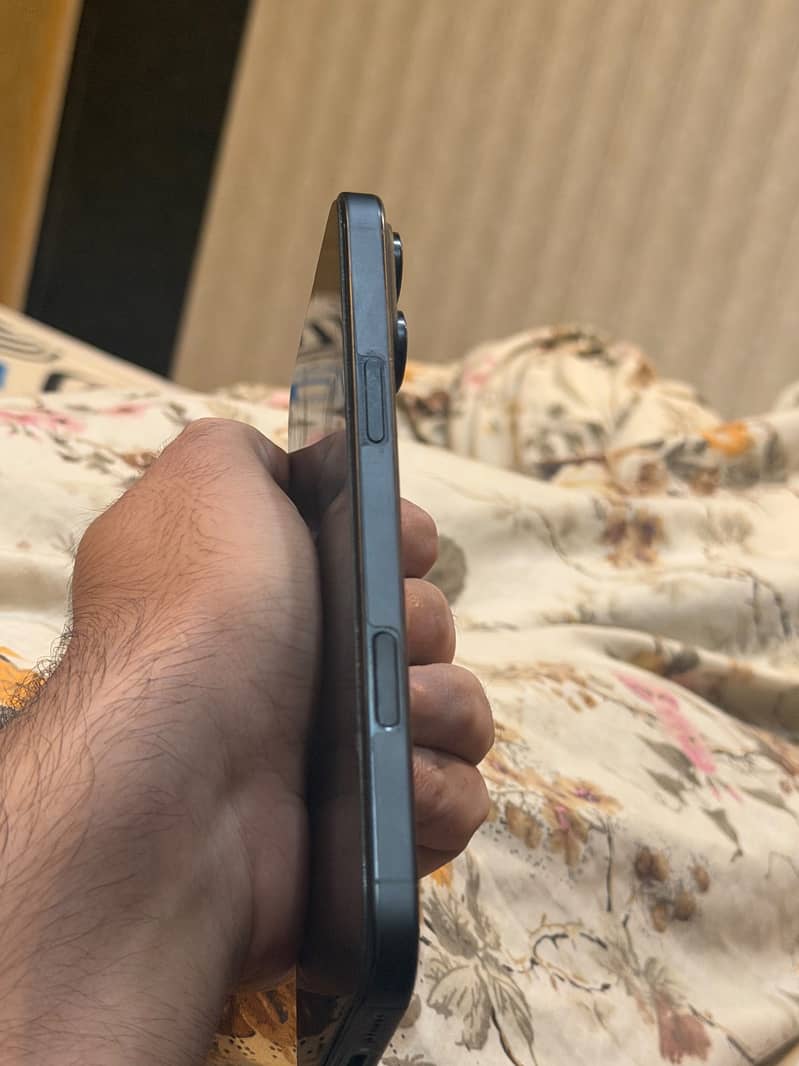Apple iPhone 16 Pro Max 3