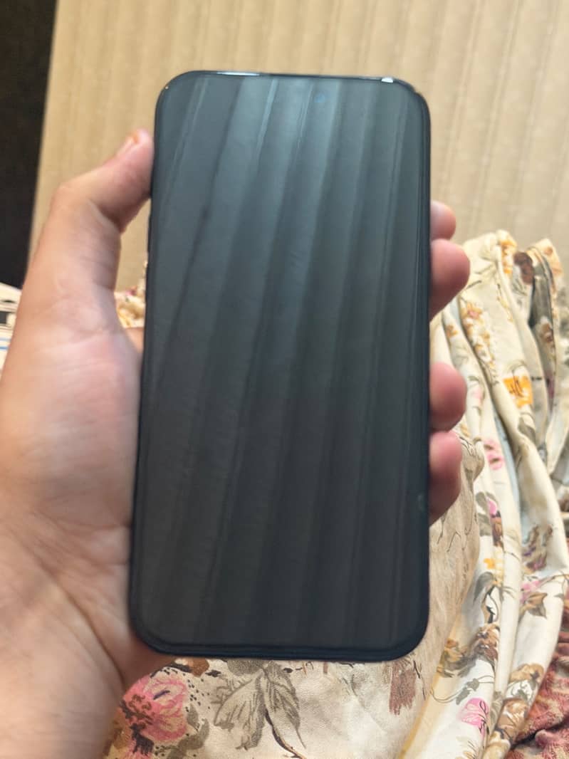 Apple iPhone 16 Pro Max 4