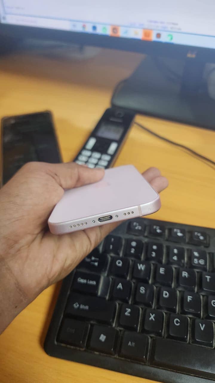 Apple iPhone 15 4