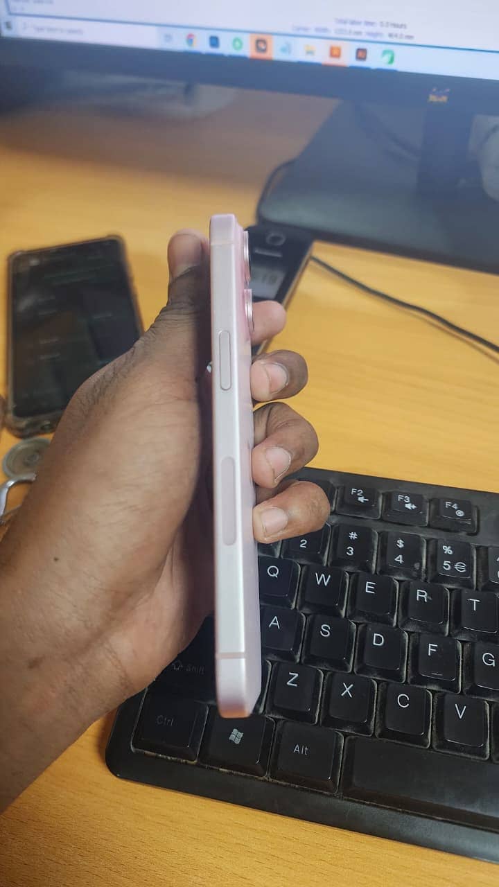 Apple iPhone 15 5