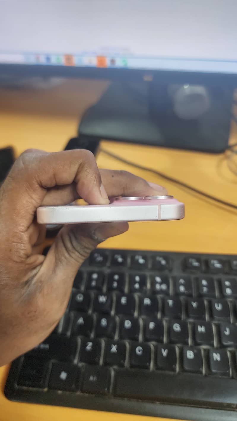 Apple iPhone 15 7