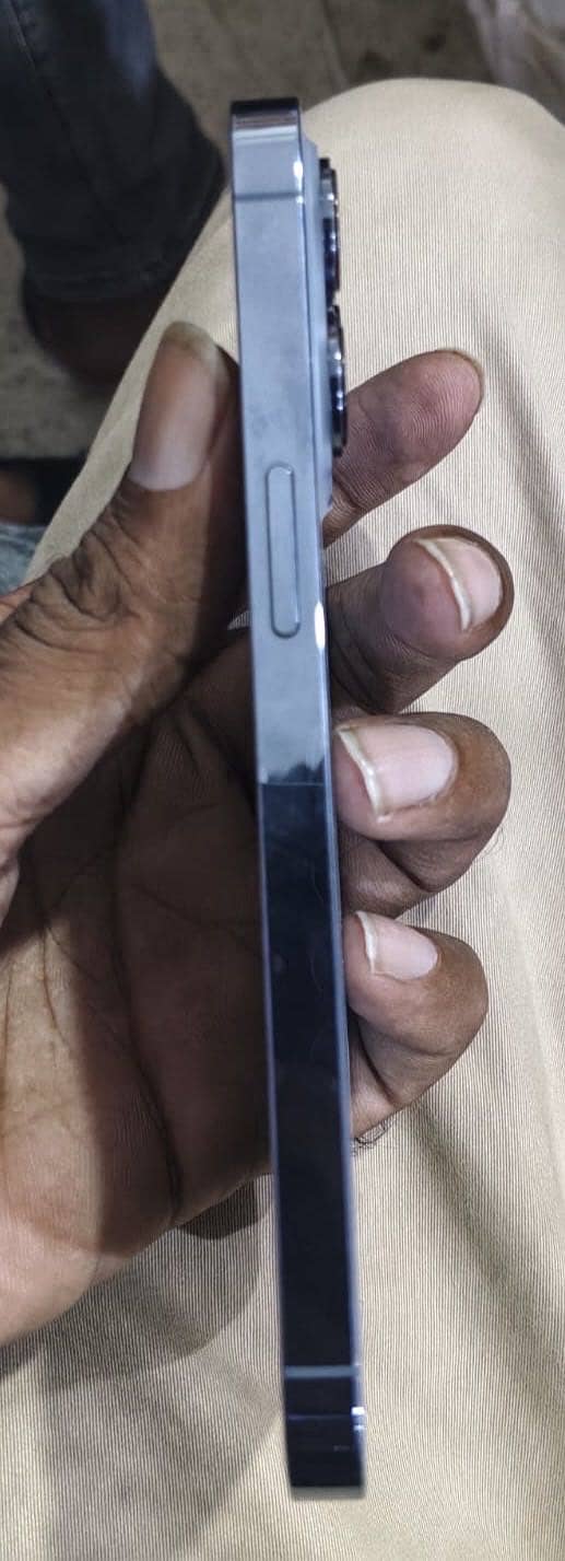 Apple iPhone 13 Pro 2