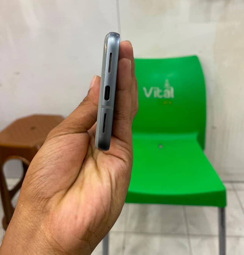 Google Pixel 8 official 2