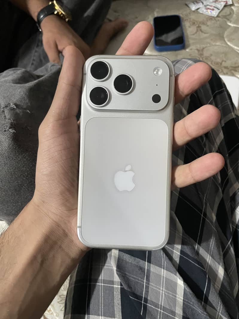 Apple iPhone 17 Pro 6