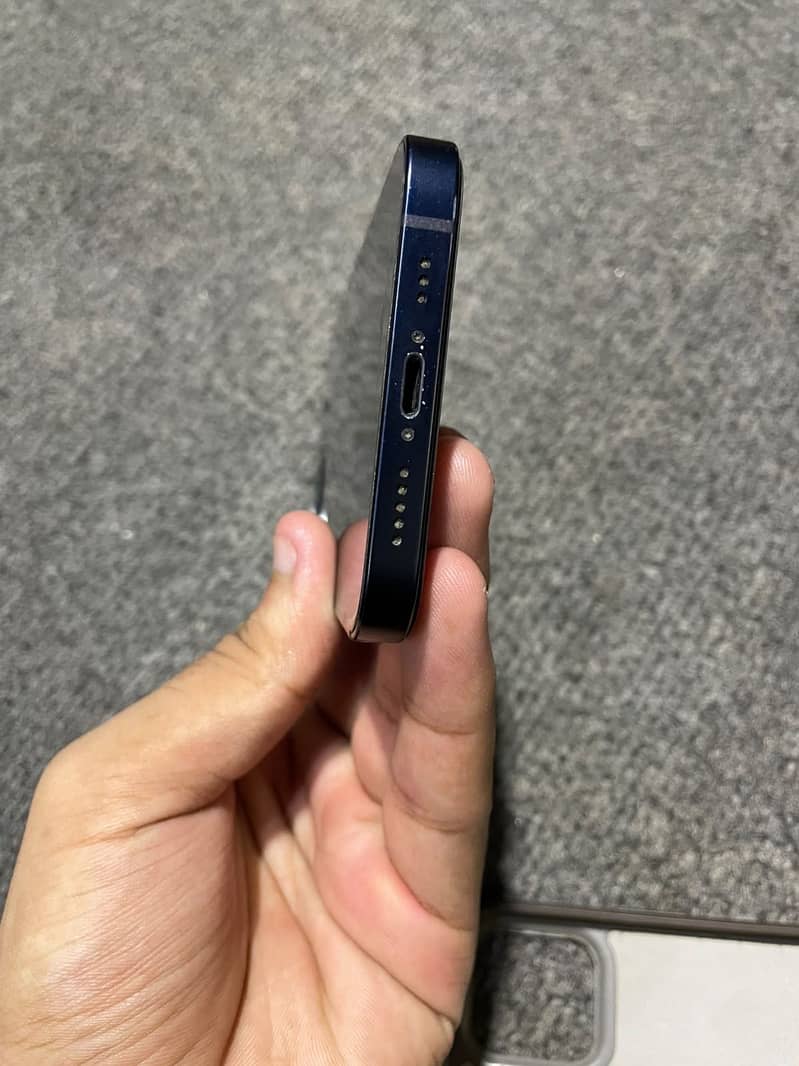 Apple iPhone 12 1