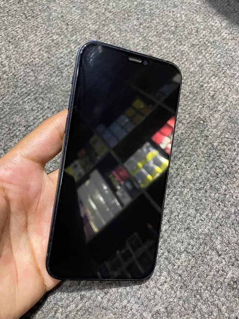 Apple iPhone 12 4