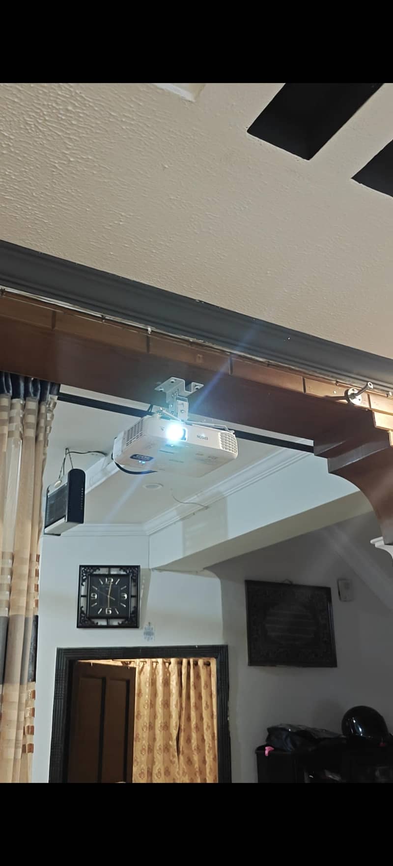 Epson EB-W05 Projector 6
