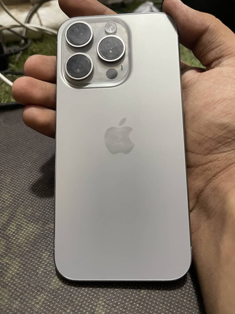 Apple iPhone 15 Pro 0
