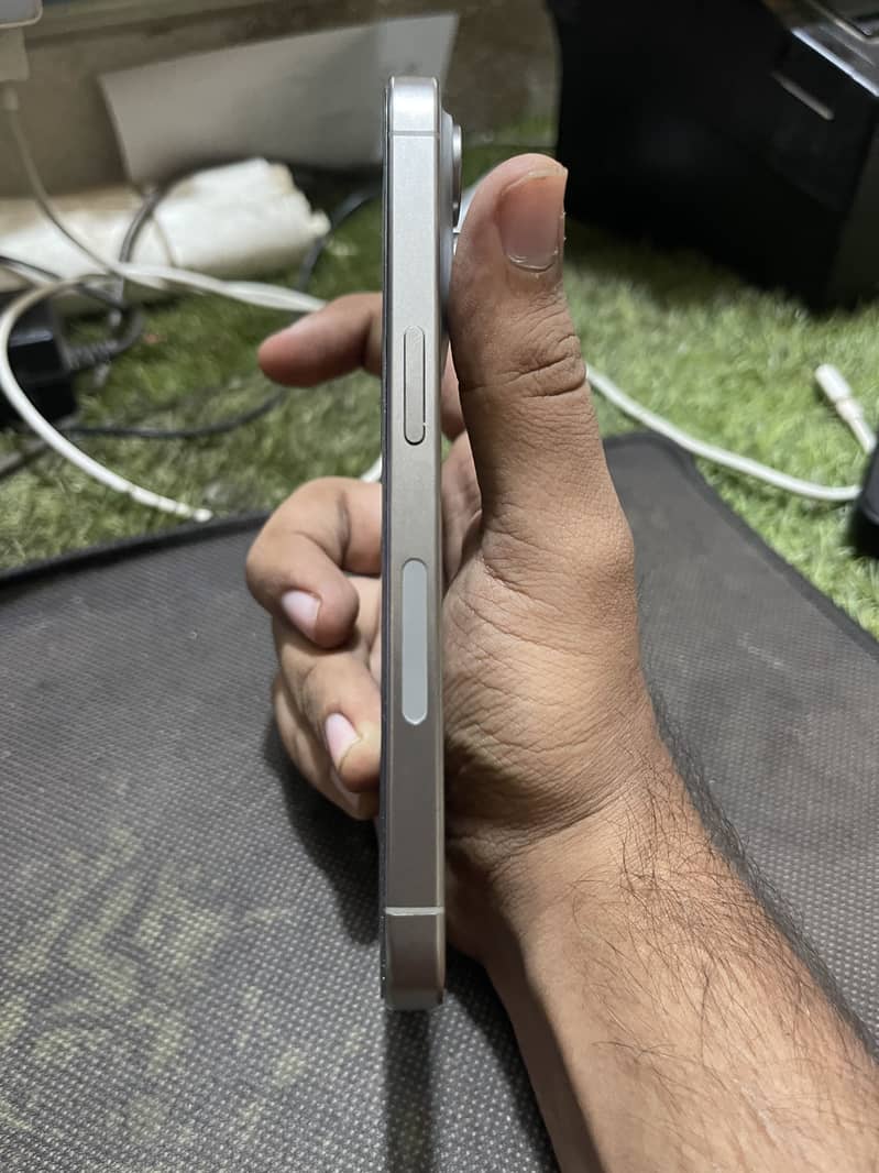 Apple iPhone 15 Pro 2