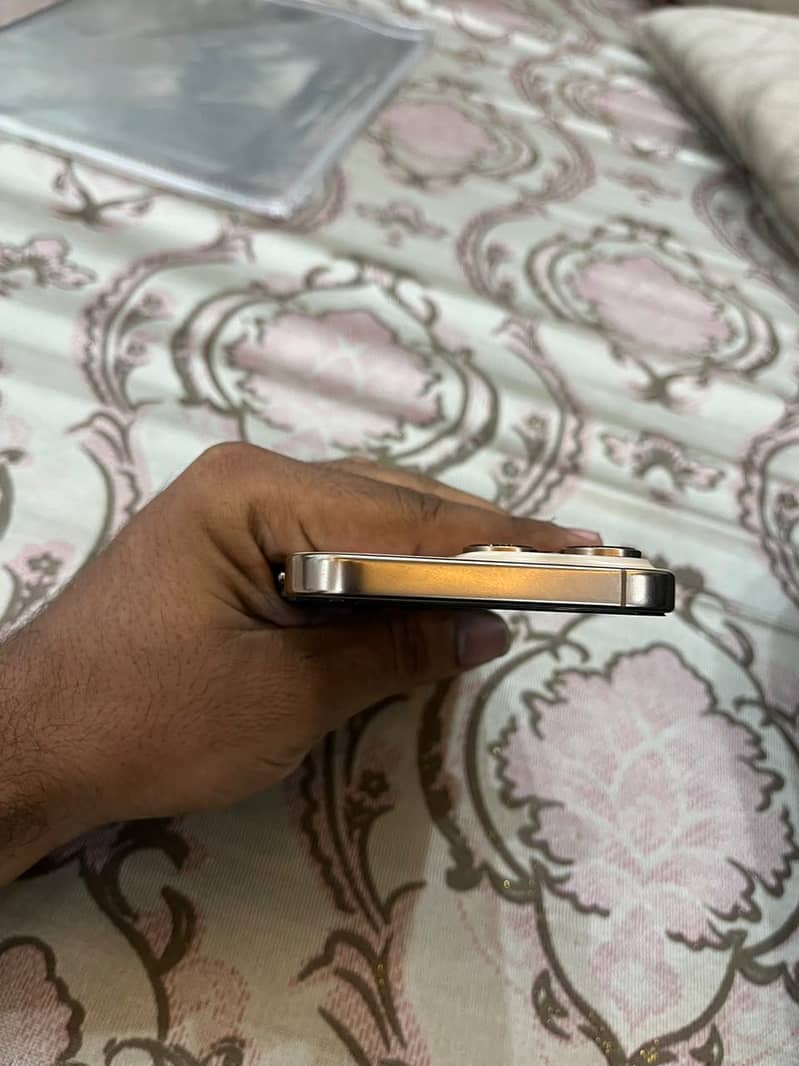 iPhone 16 Pro Max Jv 2