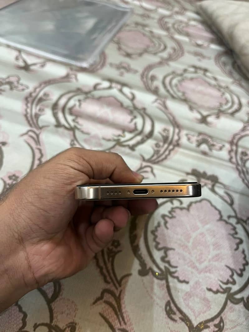iPhone 16 Pro Max Jv 4