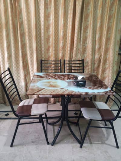 4 setter dinning table