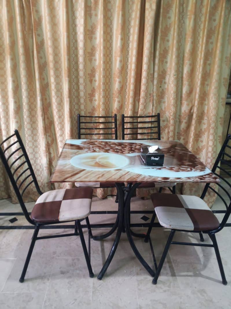4 setter dinning table 0