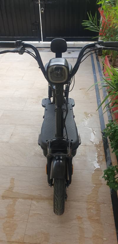 Evee electric scooter is for sale
