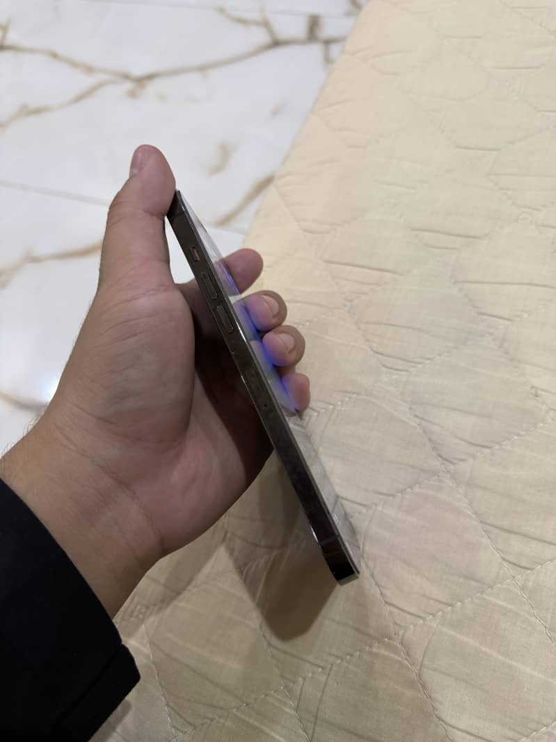 Apple iPhone 12 Pro Max 4