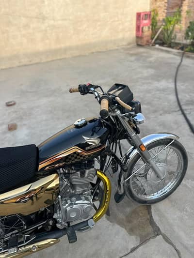 Honda CG 125 Gold Edition (2024 Model)