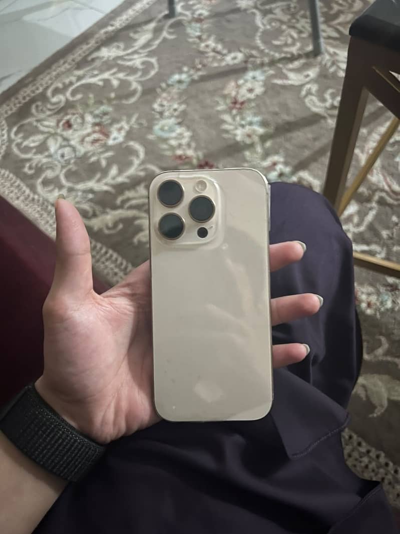 Apple iPhone 16 Pro 0