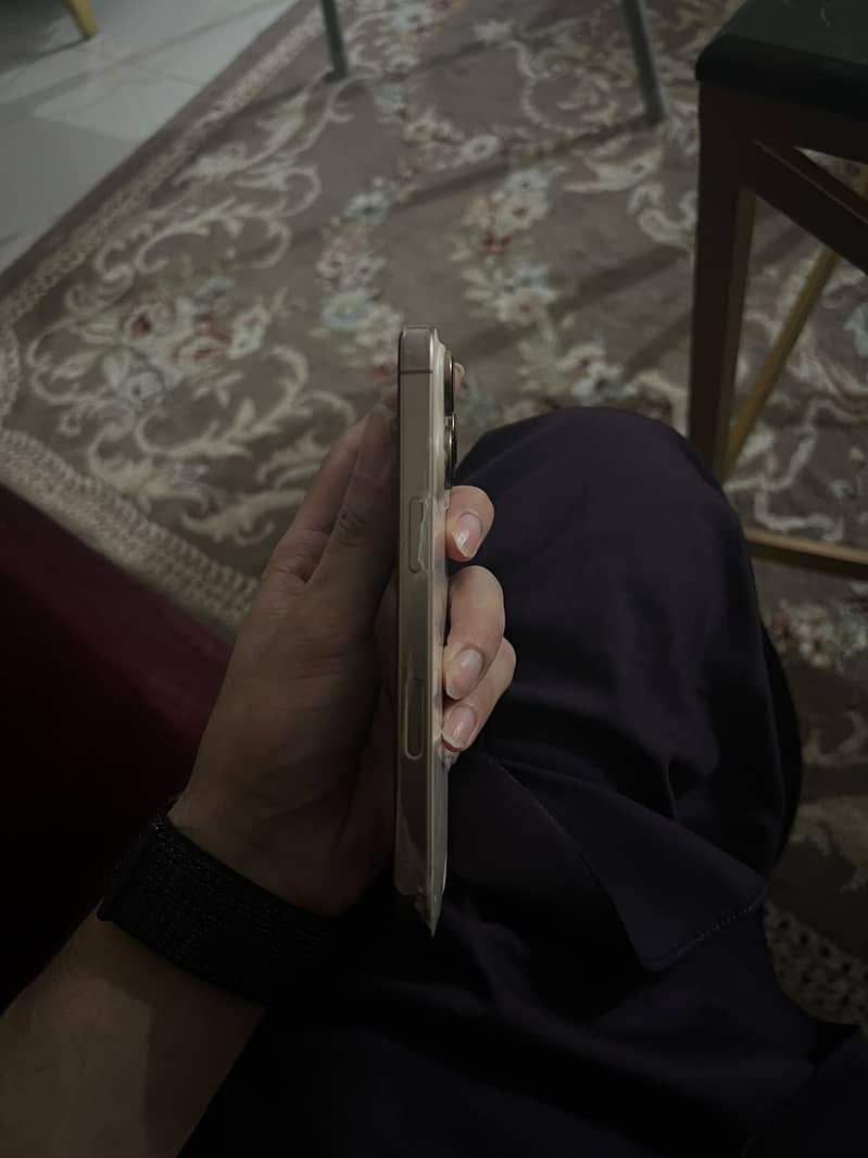 Apple iPhone 16 Pro 2