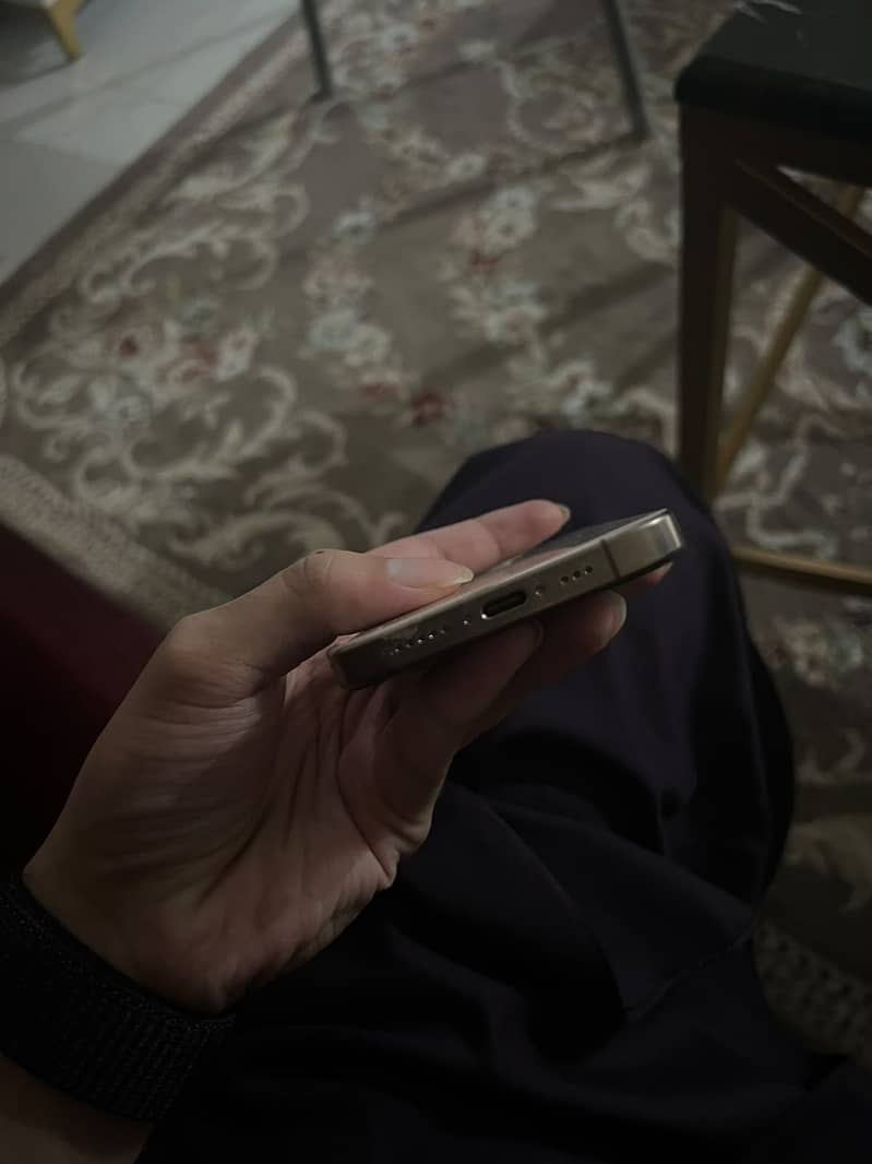Apple iPhone 16 Pro 3