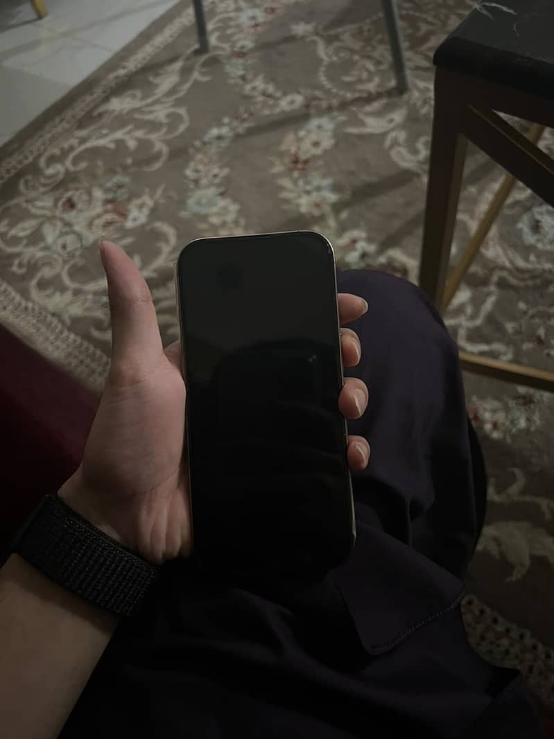 Apple iPhone 16 Pro 4