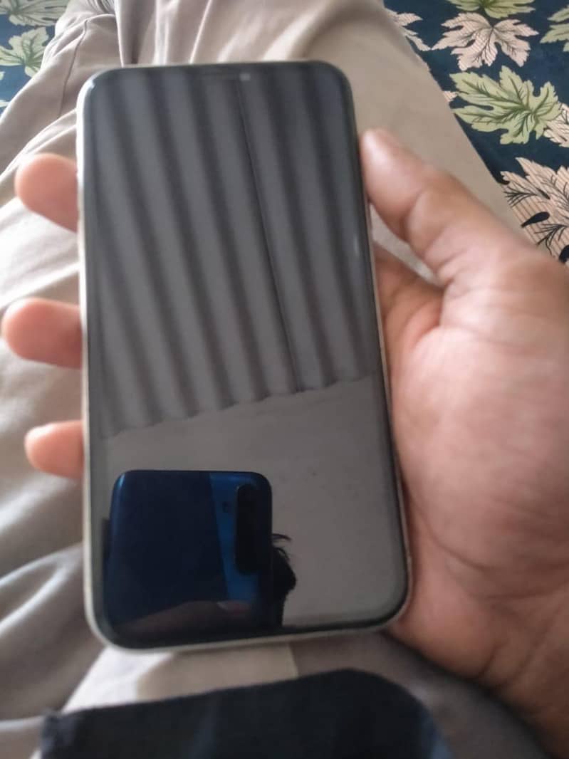 Apple iPhone 11 3