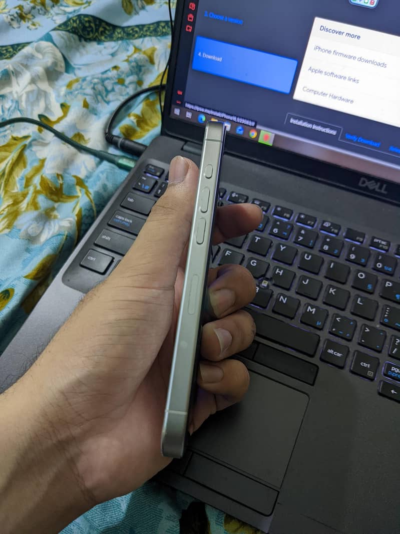 Apple iPhone 15 Pro 3