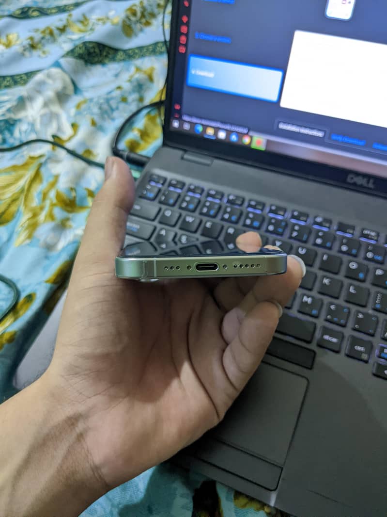 Apple iPhone 15 Pro 4