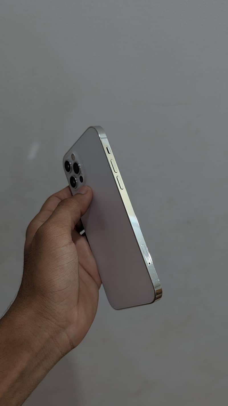 Apple iPhone 12 Pro 2