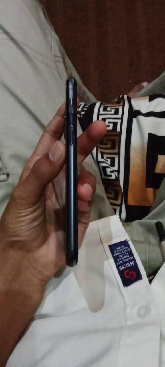 Apple iPhone 11 Pro 2