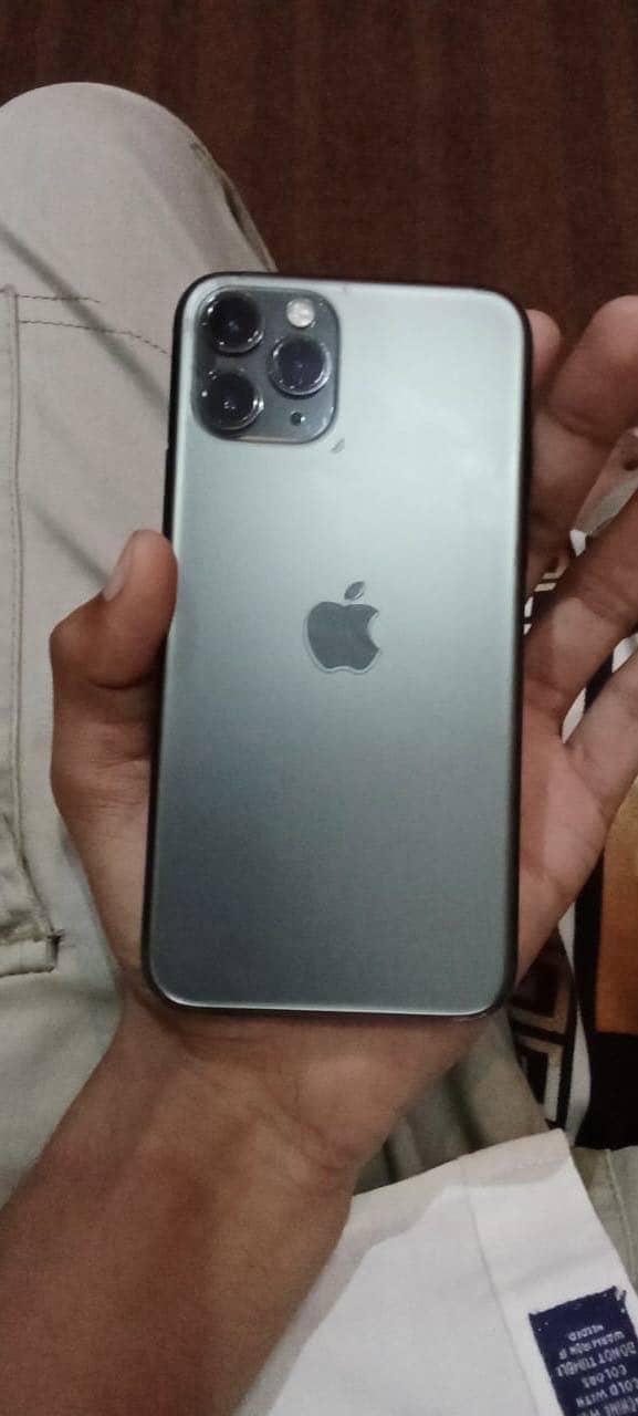 Apple iPhone 11 Pro 4