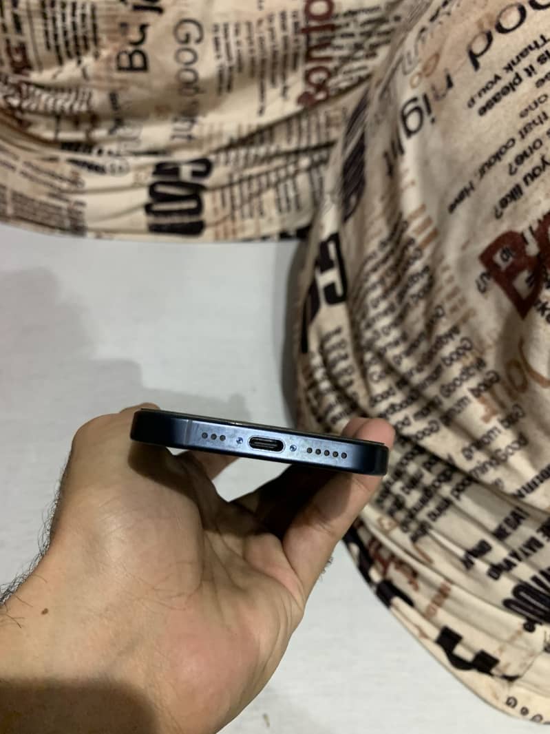 Apple iPhone 15 Pro 2