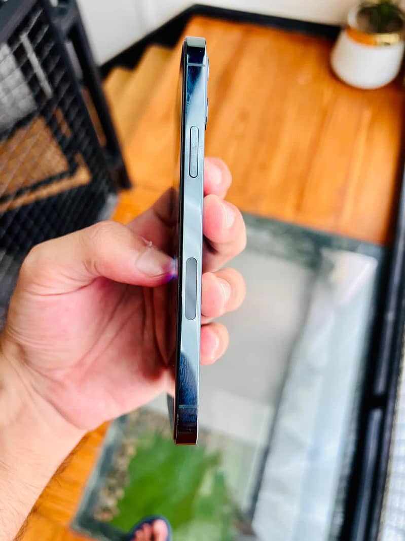 Apple iPhone 12 Pro 3