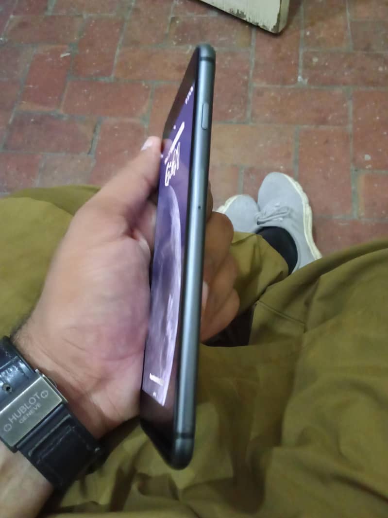 Apple iPhone 8 Plus 2