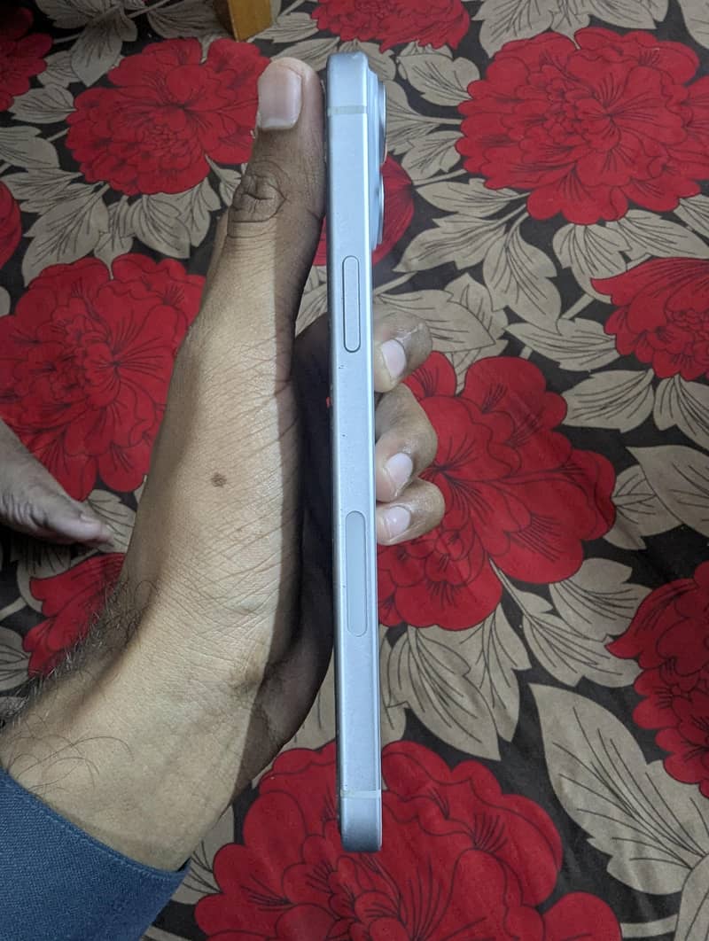 Apple iPhone 15 plus 6
