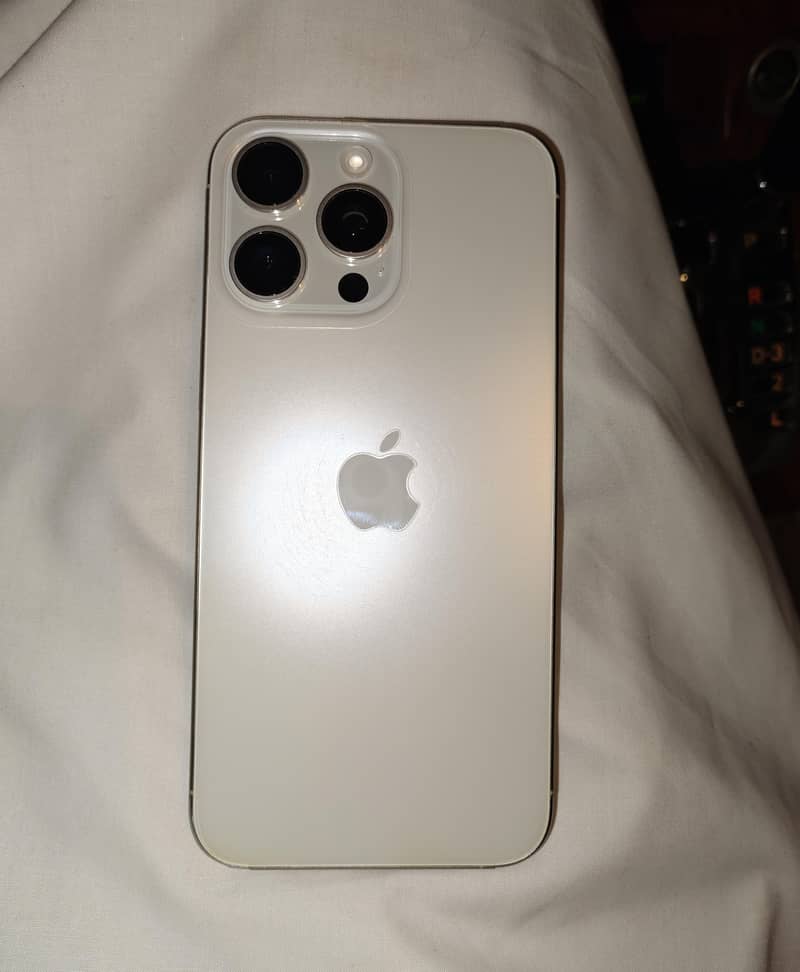 Apple iPhone 15 Pro Max 0