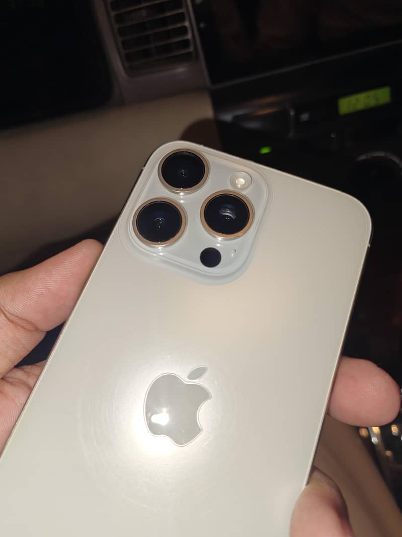 Apple iPhone 15 Pro Max 1