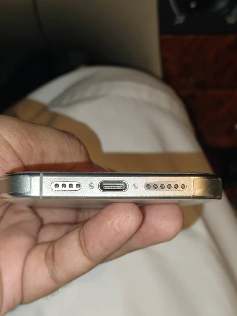 Apple iPhone 15 Pro Max 5