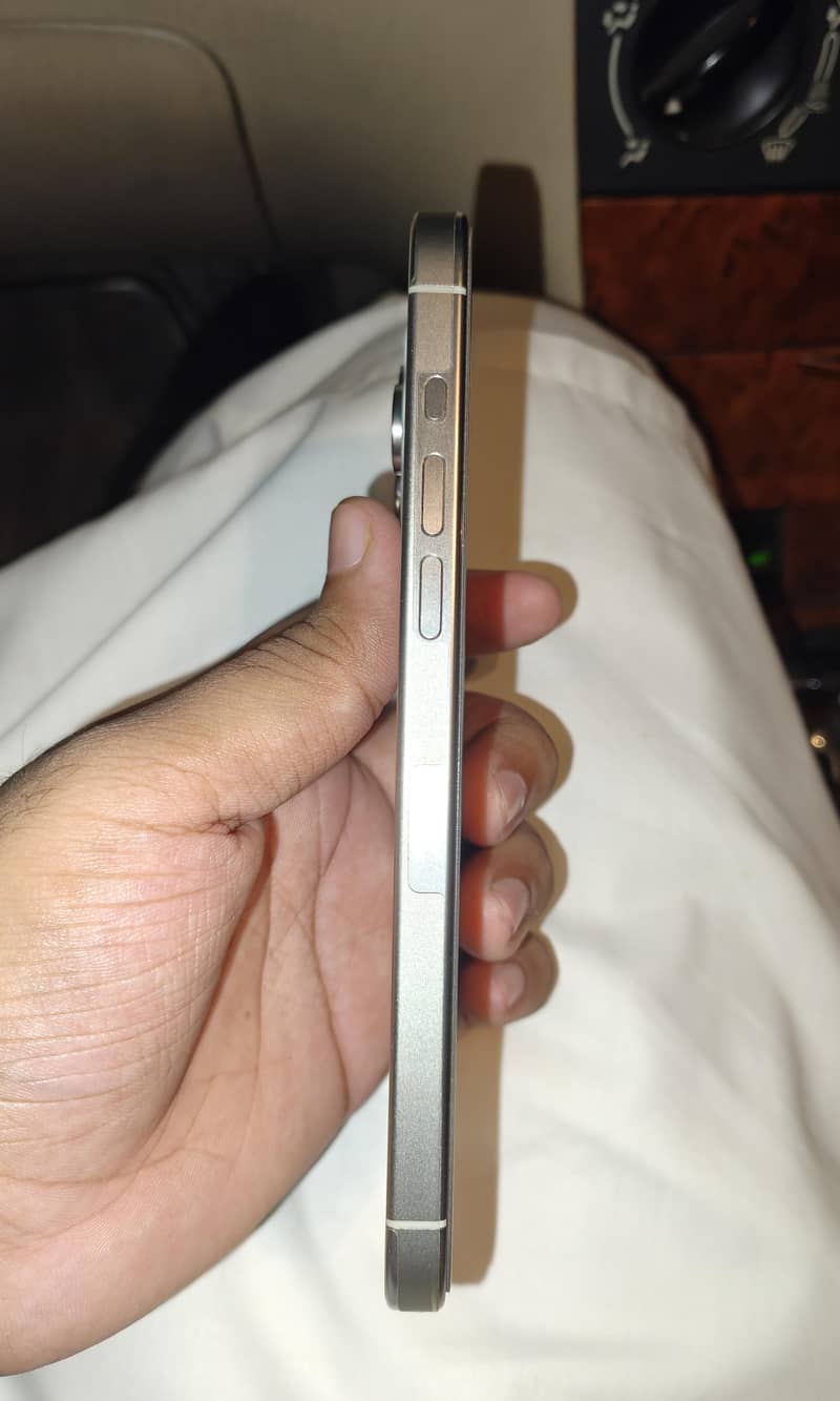 Apple iPhone 15 Pro Max 6