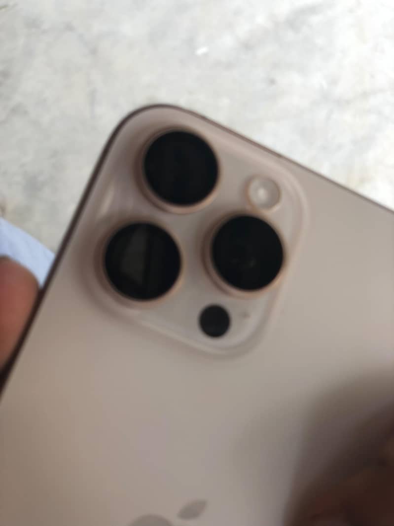Apple iPhone 16 Pro Max 0