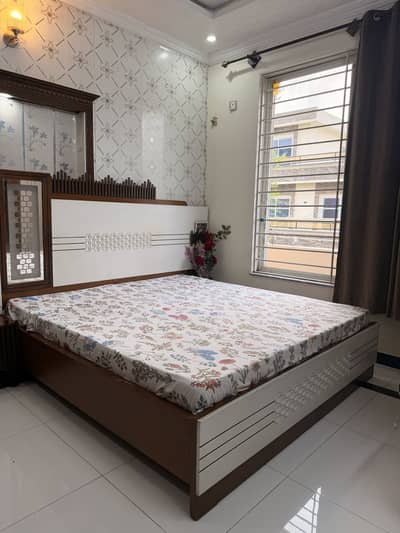 King size bed +glass dressing table Excellent condition used furniture