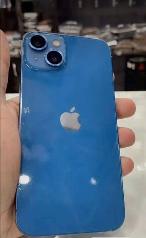 Apple iPhone 13 JV 1