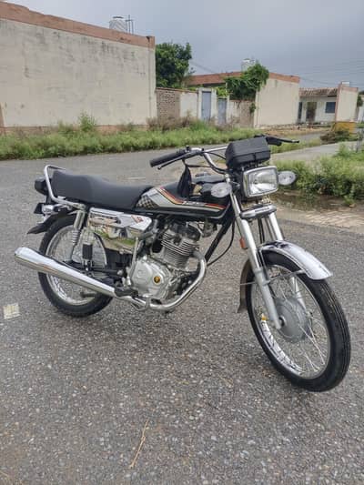 Honda 125 red color