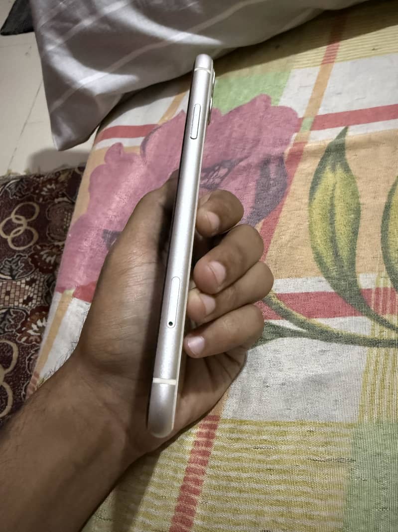 Apple iPhone 11 7