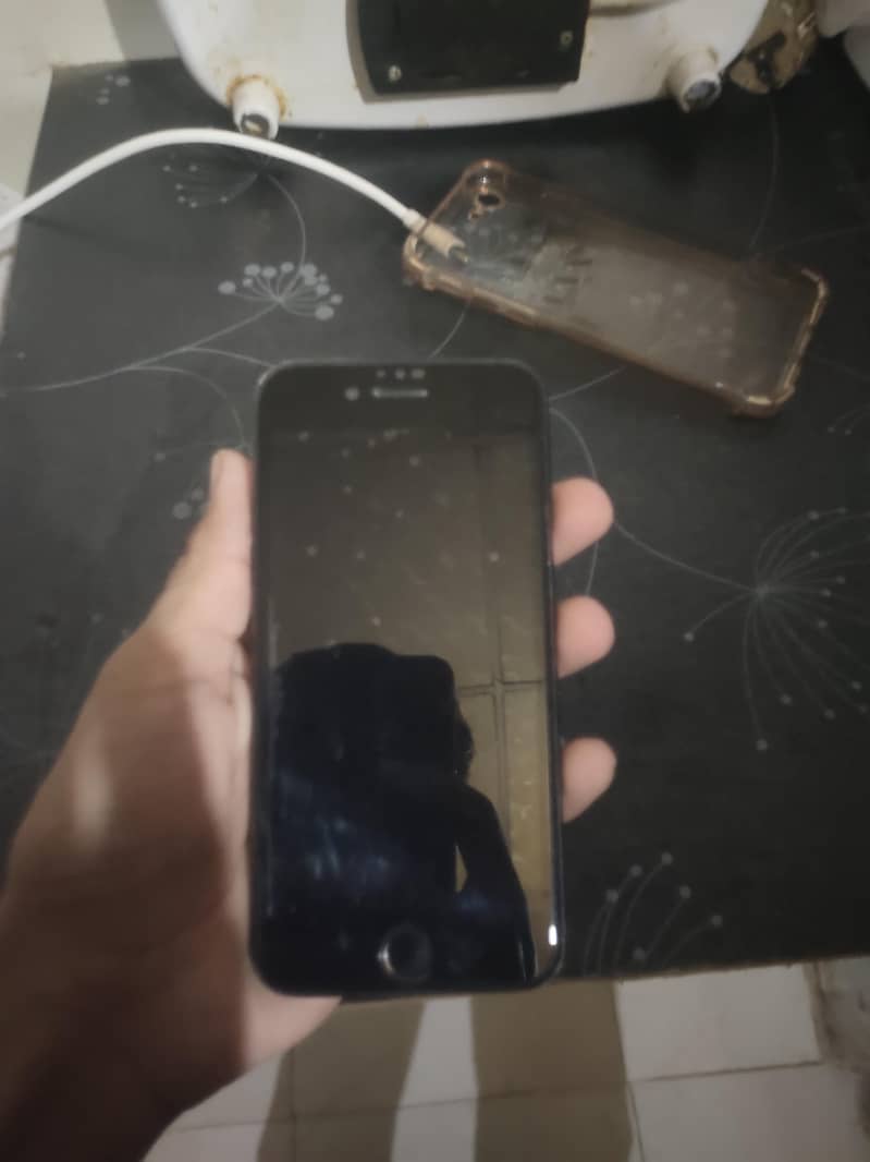 Apple iPhone SE 0